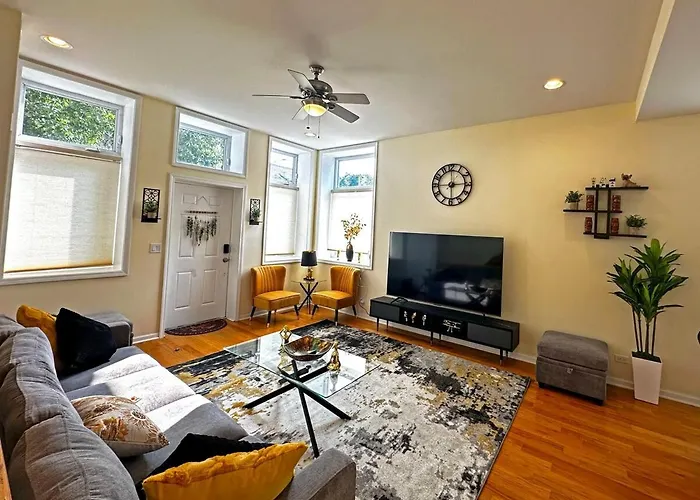 Spacious And Modern 3bd 2ba Home- Garage Parking! *