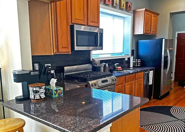 Spacious And Modern 3bd 2ba Home- Garage Parking! * Chicago