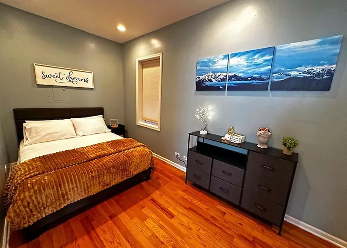 Spacious And Modern 3bd 2ba Home- Garage Parking! Apartment